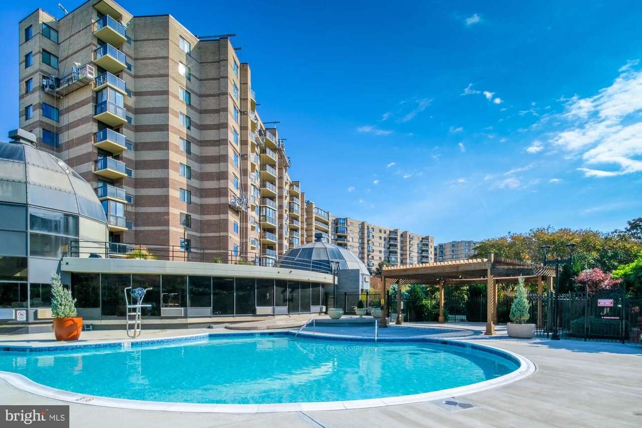 8360 Greensboro Dr #211, Mclean, VA