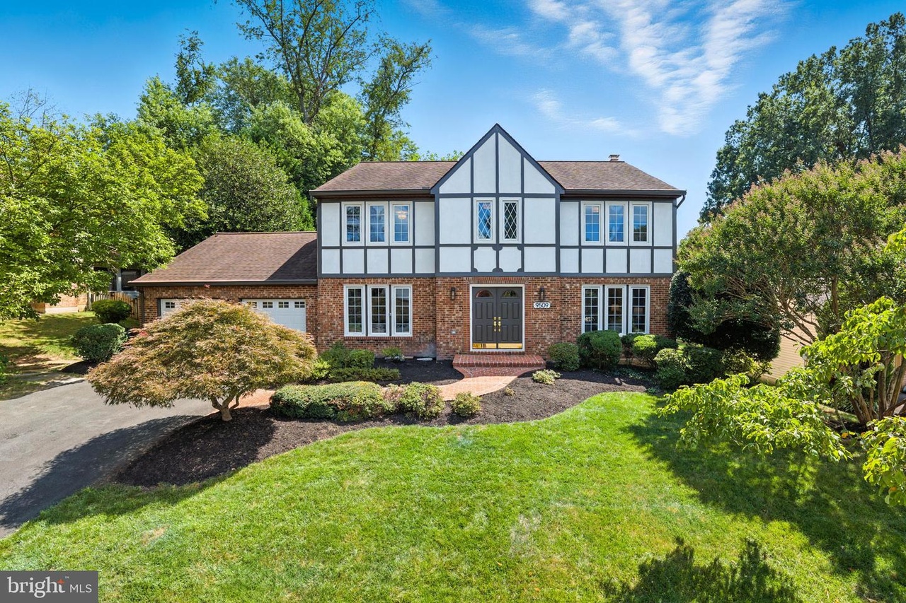 9509 Liberty Tree Ln, Vienna, VA 22182