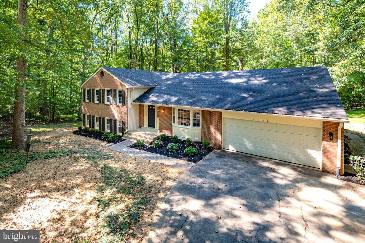 11019 Clara Barton Dr, Fairfax Station, VA 22039