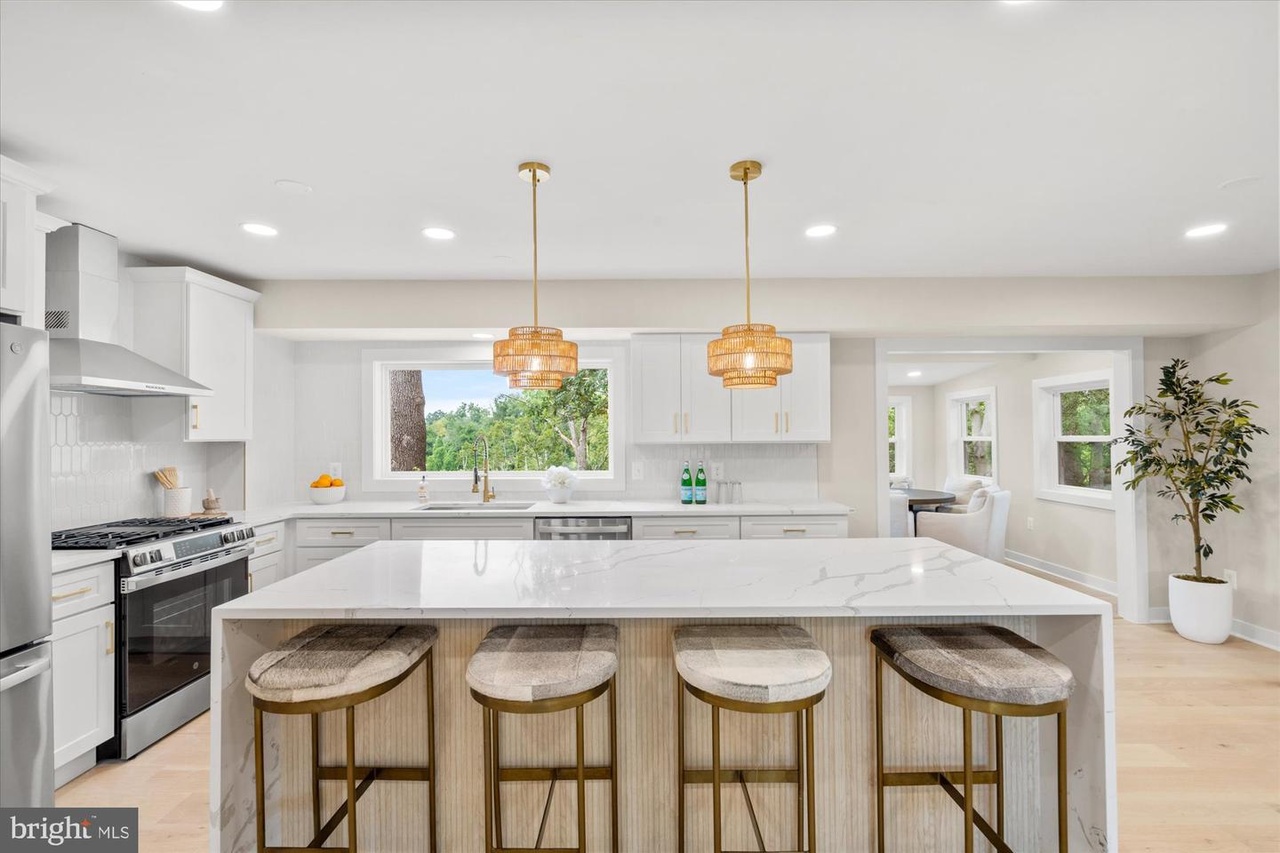 2408 William and Mary Dr, Alexandria, VA 22308
