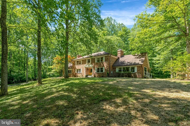 7807 Willowbrook Rd, Fairfax Station, VA