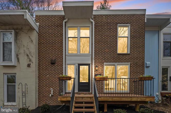 1652 Wainwright Dr, Reston, VA 20190